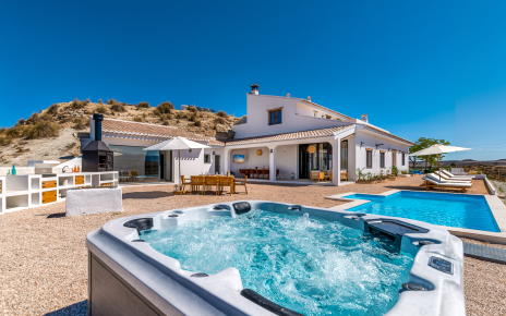 Heated pool and hot tub too!